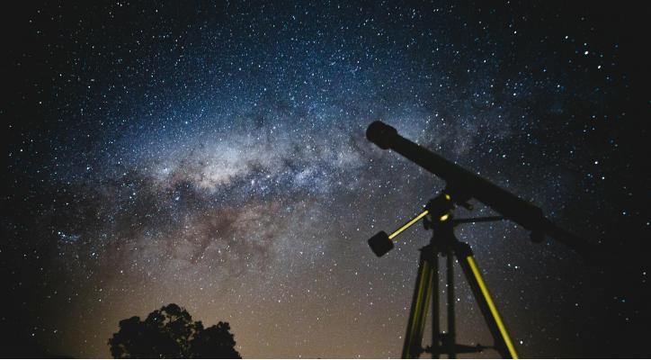 Mes de la ciencia. Astronomía, vidrio y misterios del Universo por descubrir