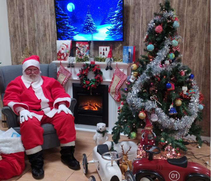  11,30 h. Una mañana de navidad con Papá Noel y su elfo