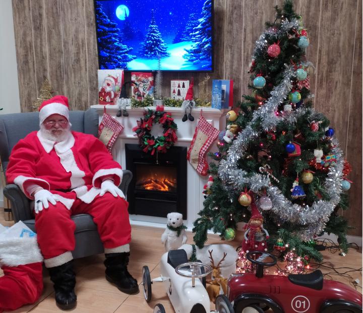 Una mañana de Navidad con Papá Noel y su elfo