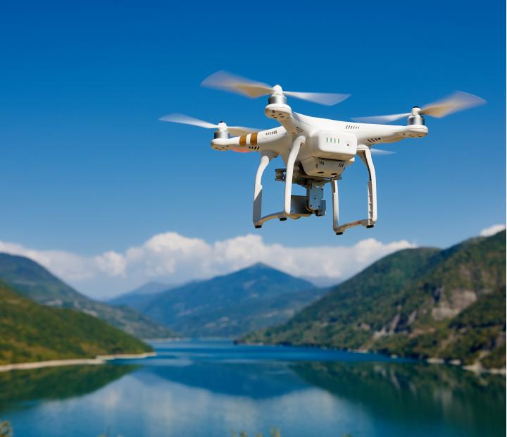 Drones. Pilotaje y preparación para examen oficial de AESA. 