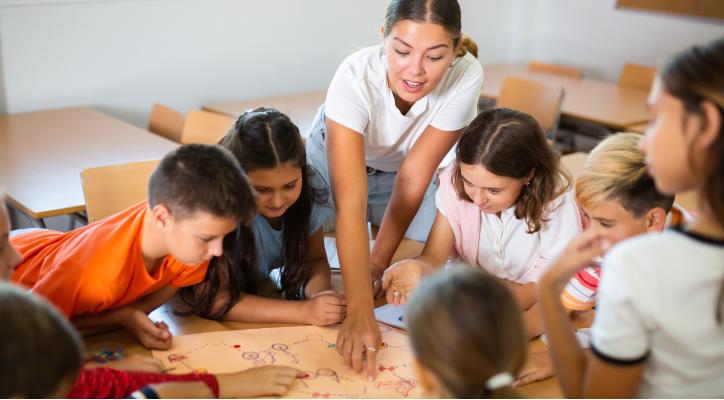 Arts and Crafts & Boarding Games. Inglés conversación para niños